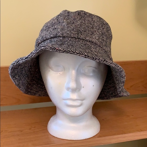 Tweed winter hat - Picture 1 of 4